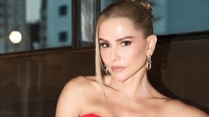 Deborah Secco revela em podcast procedimentos estéticos que faz e admite: 'Tenho medo'