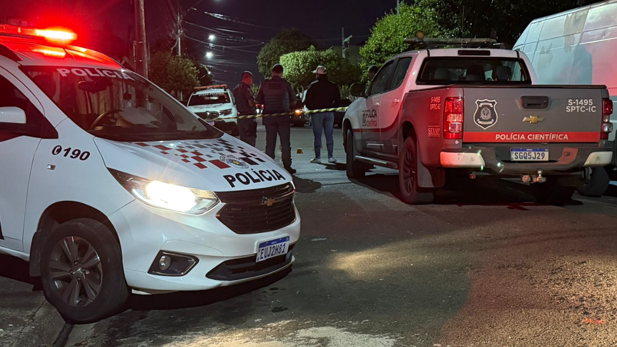 viaturas da polícia civil em ocorrência sobre detento que estava de saidinha e foi executado a tiros em Hortolândia