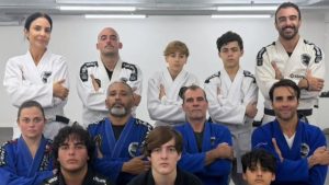 Ivete Sangalo aparece treinando jiu-jitsu ao lado do filho e do ex-marido