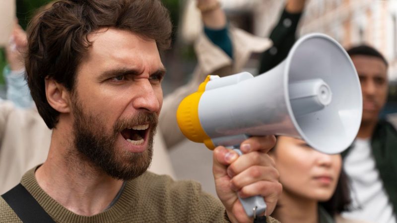 Dia Internacional de Combate ao Discurso de Ódio: quando a opinião vira violência?. Foto: Magnific