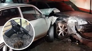 Perseguição policial em Limeira: veículo com forte impacto após confronto com a PM, com detalhe de arma e munições apreendidas na cena.