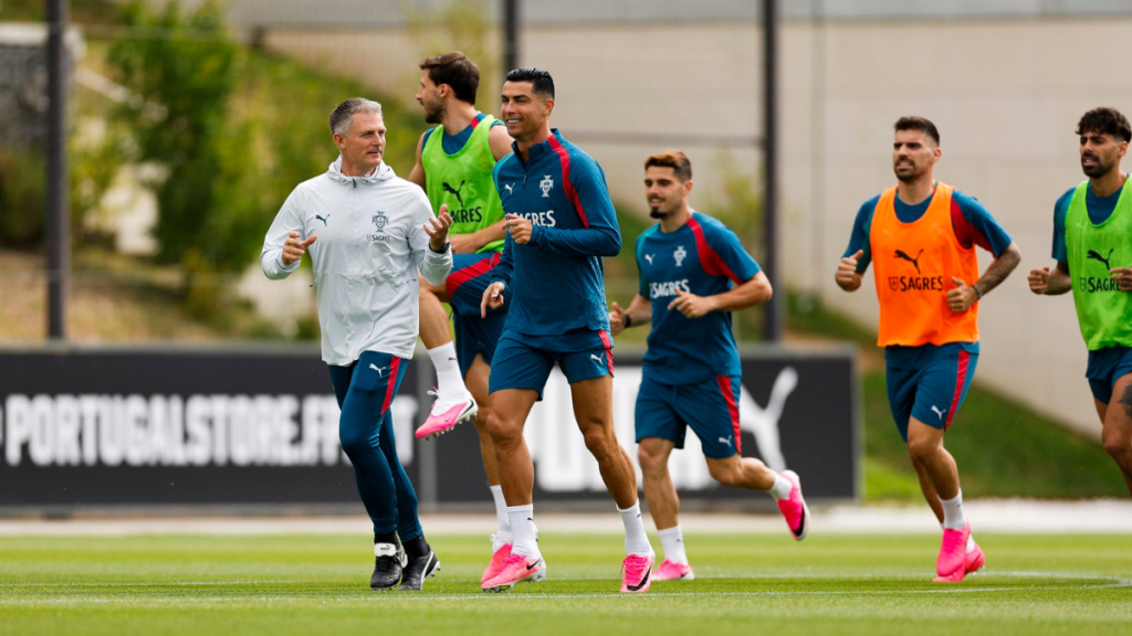 Cristiano Ronaldo durante treino de Portugal