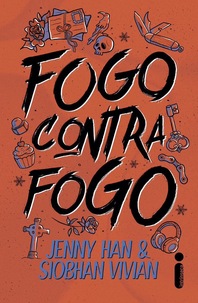 Capa do livro “Todo Contra Tudo” de Jenny Han e Siobhan Vivian, com ilustrações em estilo retrô e tipografia em preto sobre fundo alaranjado, incluindo elementos como rosa, caveira, flocos e doces.