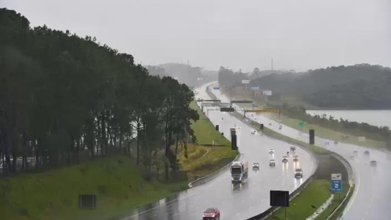 Trânsito trava Anchieta-Imigrantes com alto fluxo nesta quarta-feira (24)