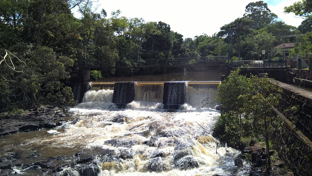Parque dos Saltos: passarelas, mirantes e quedas d'água em um passeio seguro e acessível.