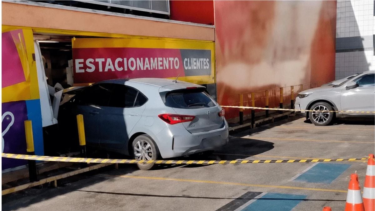CARRO INVADE LOJA EM CAMPINAS