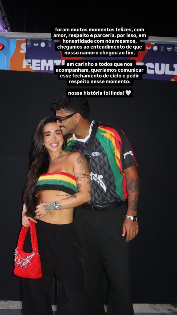 Foto mostra Giovanna Lima e Lucas Pizane abraçados em evento noturno, com a mensagem de término do namoro sobreposta na imagem, em tom de despedida e respeito.