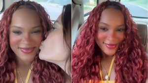 Rebeca Andrade em selfie ao lado de outra mulher, em vídeo romântico, com cabelo cacheado vermelho e expressão sorridente, em ambiente interno.