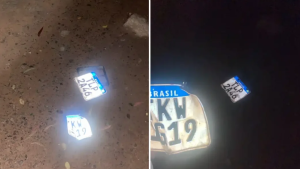 Placas de motos furtadas com numeração e tarjas luminosas, filmadas em diferentes ângulos durante ocorrência em Bragança Paulista, com veículos desaparecidos.