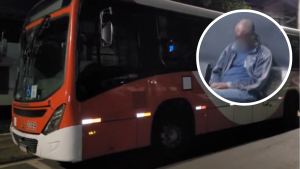 Ônibus laranja e branco estacionado durante ocorrência, com inserção de homem preso em foto circular; contexto: ônibus furtado em Campinas recuperado em Hortolândia.