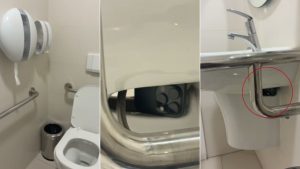 Câmera de celular escondida em banheiro feminino, com o dispositivo apontado para o interior do vaso sanitário, marcado em vermelho na imagem.