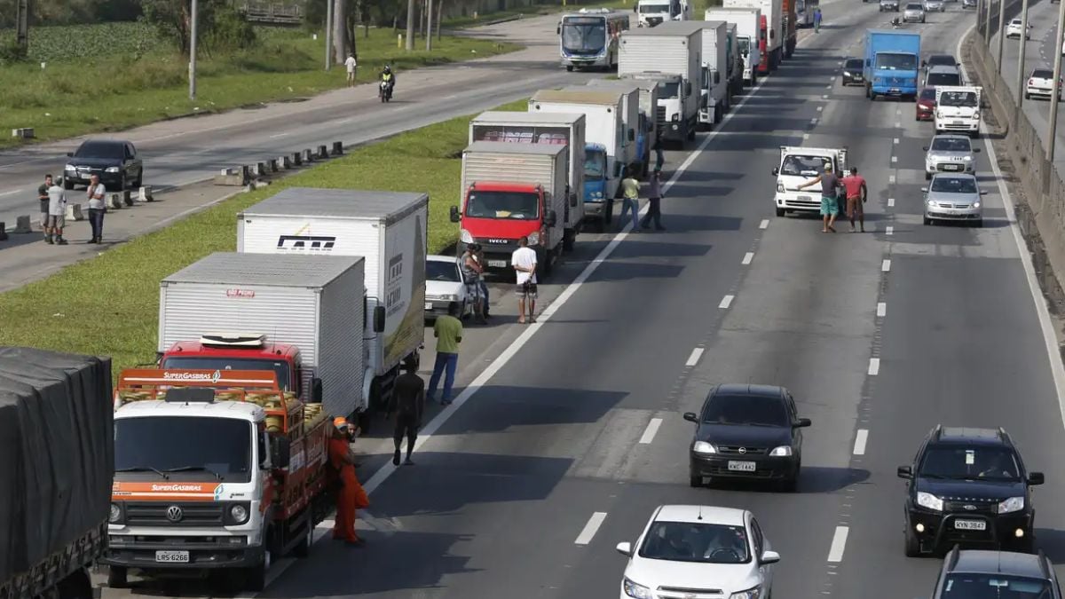 caminhão-rodovia