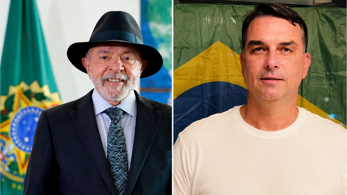 Flávio Bolsonaro em foto dividida com bandeira do Brasil: em um lado o deputado aparece em entrevista com terno e chapéu, e no outro em foto casual. Flávio Bolsonaro critica Lula em meio a debate sobre tarifas dos EUA.