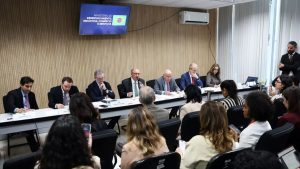 Brasil aciona plano de emergência após EUA imporem taxa de 25%
