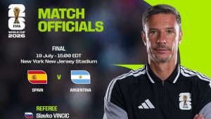 Imagem promocional com árbitro de futebol em uniforme oficial da FIFA, ao lado de arte da final da Copa do Mundo 2026 entre Espanha e Argentina. No canto, aparece “Slavko VINCIC”.