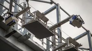 free flow muda local: Pedágio free flow na Imigrantes com equipamentos de monitoramento de cobrança instalados em estrutura metálica, indicando mudança de local após reclamações de moradores.