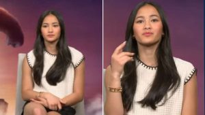 Kaylee Hottle aparece em duas fotos em um estúdio, usando vestido branco e cabelos longos escuros, em imagens de entrevista; a atriz de Godzilla é destacada na notícia.