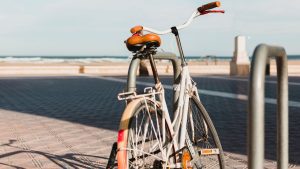 Saiba como cuidar da sua bicicleta e evitar que a maresia a corroa