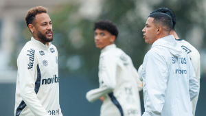 Neymar joga contra Chapecoense: Neymar treina com o elenco em preparação para o Brasileirão, com clima de treino livre e possibilidade de ser titular contra a Chapecoense.