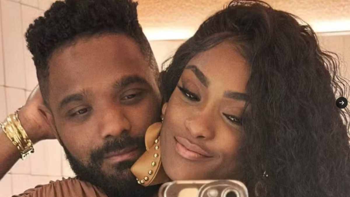 Erika Januza em foto com Arlindinho, com clima íntimo e expressão séria, acompanhada de legenda sobre fim do namoro após polêmica