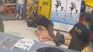 VÃ­deo mostra ambulante atacando garÃ§om antes de ser morto por barman em MongaguÃ¡