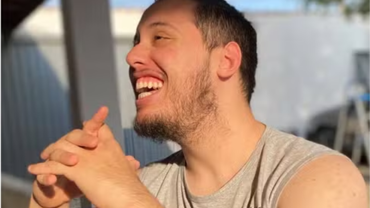 Retrato de Lucas Silva Lopes, homem com barba e cabelo curto, sorrindo ao ar livre, em imagem usada em reportagem sobre advogado encontrado morto em Mogi Mirim e investigação da Polícia Civil.