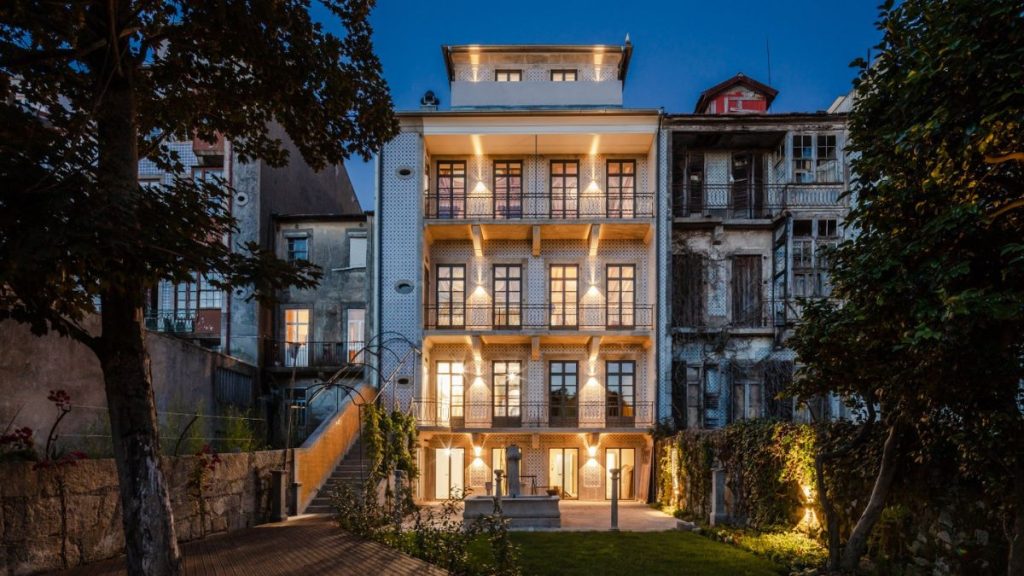 Menina Colina - Porto - Portugal