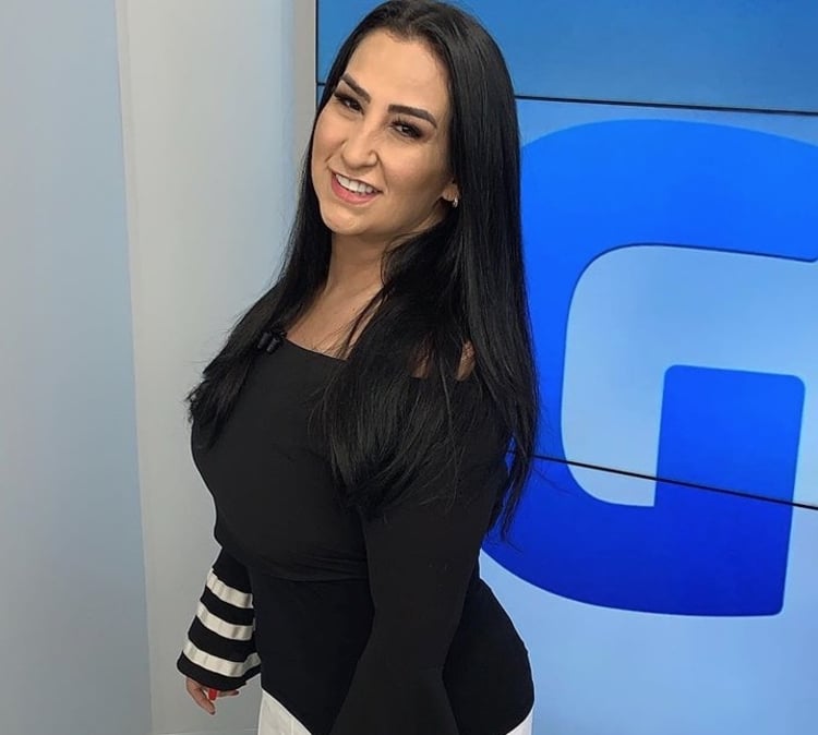 A jornalista Fabíola Gadelha ganhou notoriedade no jornalismo policial e ficou conhecida nacionalmente pelas participações no Cidade Alerta e no Balanço Geral.