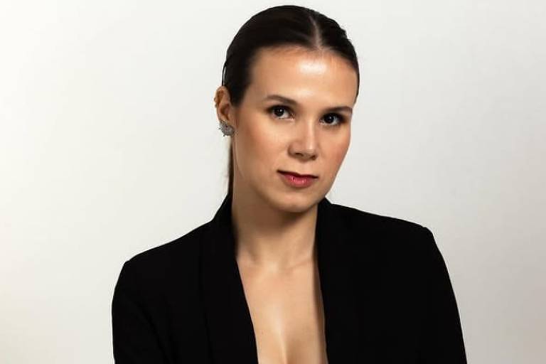 Jeniffer Castro ficou conhecida nacionalmente após viralizar em um vídeo gravado dentro de um avião, quando se recusou a trocar de assento com outra passageira.