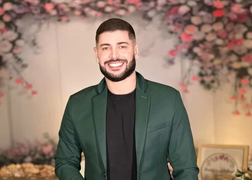 O médico Marcelo Alves, conhecido como Marcelinho, ganhou projeção ao participar do BBB 26 depois de conquistar uma vaga pela Casa de Vidro do Nordeste.