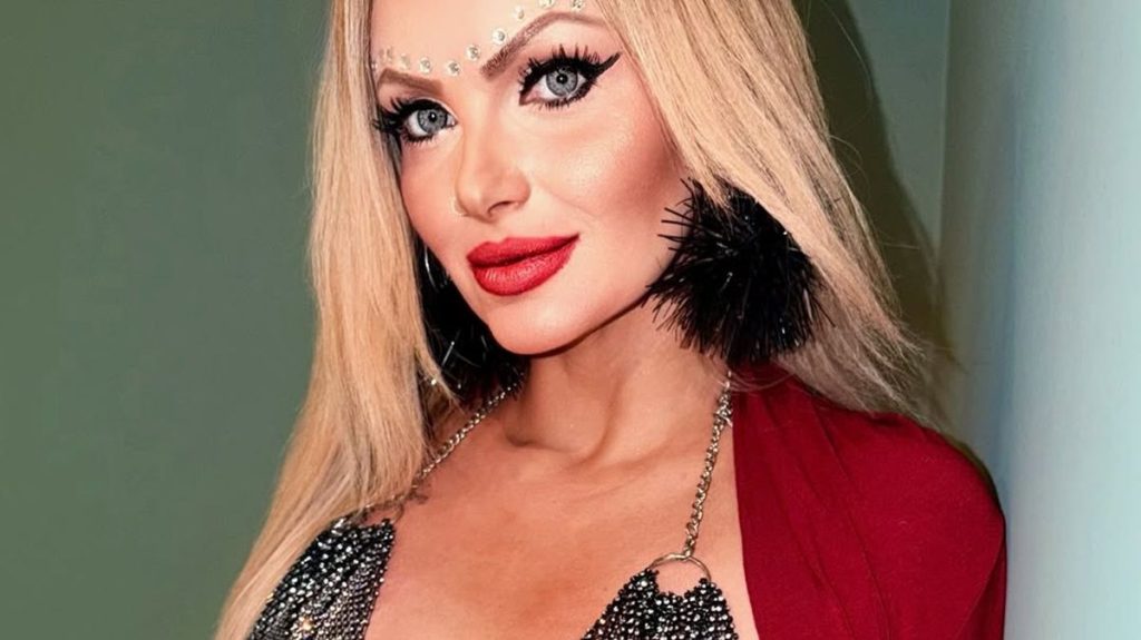Ícone do fenômeno das "mulheres-fruta" nos anos 2000, Mulher Pêra voltou aos holofotes recentemente após uma polêmica envolvendo o desfile da escola de samba Mocidade Unida da Mooca, no Carnaval de São Paulo.
