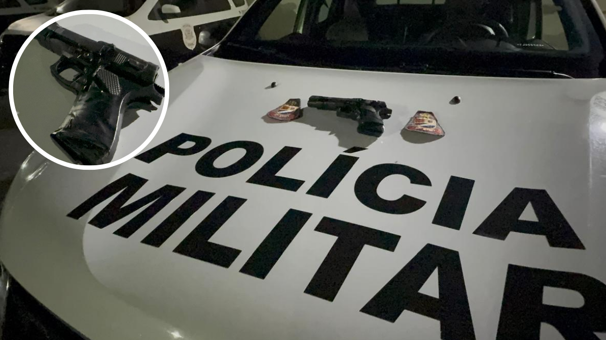 Mulher é atacada e roubada em Campinas: viatura da Polícia com armas e objetos apreendidos sobre capô branco, indicando abordagem e prisão de suspeito no local.