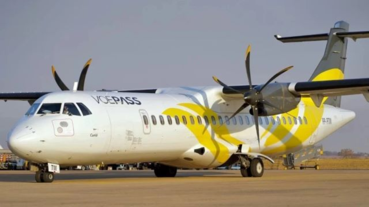 Avião da Voepass em pista, com a aeronave em posição de decolagem ou manobra, destacando a aeronave e contexto da queda da Voepass