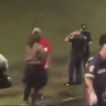 http://Carro%20bate%20em%20van,%20cai%20em%20córrego%20e%20deixa%20mulher%20ferida%20em%20Praia%20Grande;%20VÍDEO