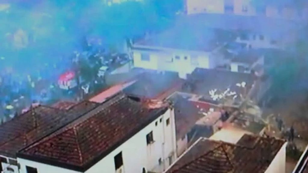 Acidente que matou Eduardo Campos completa 12 anos: imagem aérea mostra um jato e o entorno durante operações, sem conclusão sobre a queda