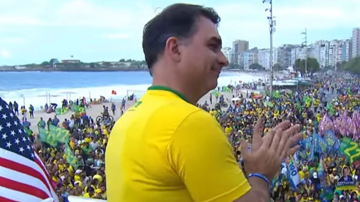 Lula e Flávio Bolsonaro iniciam campanha com ataques e propostas (2)