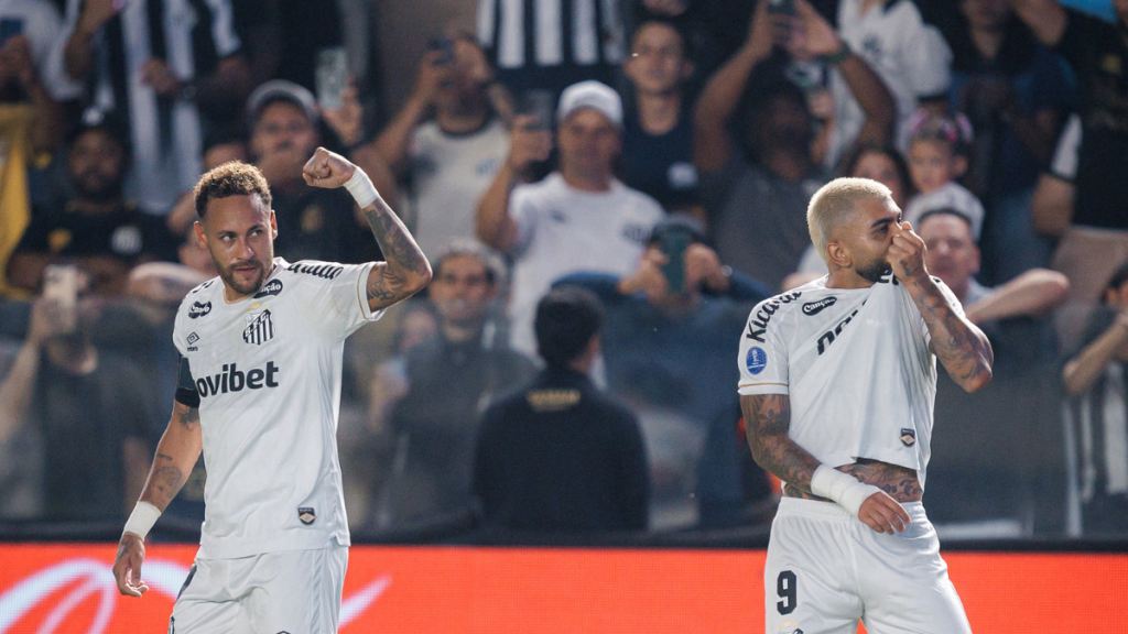 Neymar e Gabigol comemoram gol do Santos / Foto: Raul Baretta / Santos FC.