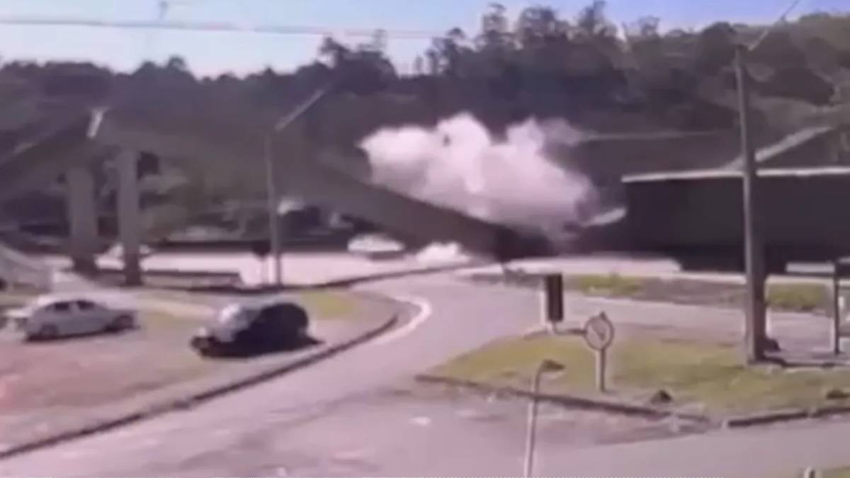 Fernão Dias: imagem mostra uma estrada com pista sinalizada e veículos em trecho urbano, sugerindo bloqueios e possíveis desvios de trânsito