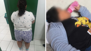 Mulher em julgamento com roupas infantis, incluindo pijama com estrelas e camiseta de criança, imagem em contexto de investigação sobre a mulher que fingia ser criança em Joinville.