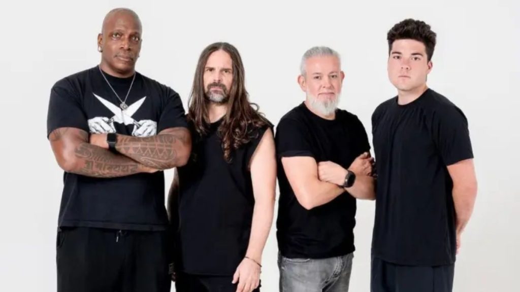 Integrantes da banda Sepultura em foto promocional para o rock brasileiro, em registro do Rock in Rio 2026 no segundo dia do festival.