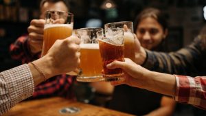 Do zero álcool à proteína: como as novas cervejas querem conquistar o brasileiro
