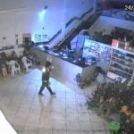 http://Loja%20é%20furtada%20e%20cerca%20de%2040%20equipamentos%20são%20levados%20em%20Praia%20Grande;%20VÍDEO