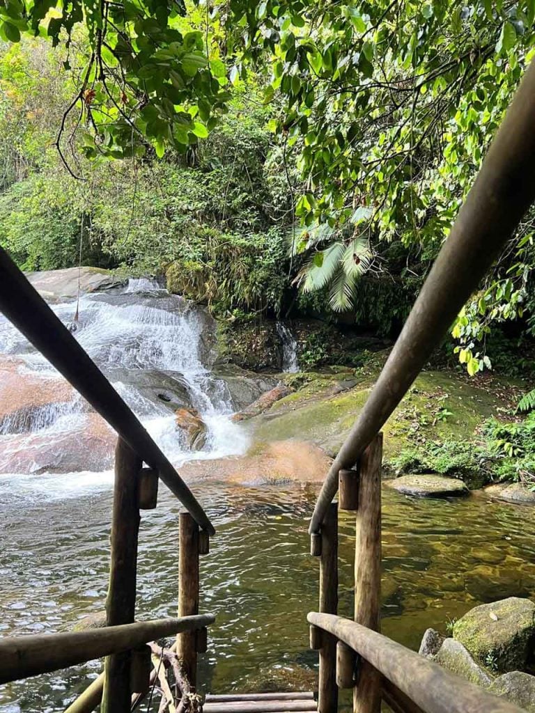 Para quem gosta de aventura, existe a Trilha do Guaratuba, com aproximadamente 7 a 8 quilômetros, passando por diferentes ambientes naturais e chegando a pontos de banho, como o Poço do Limão e uma cachoeira.