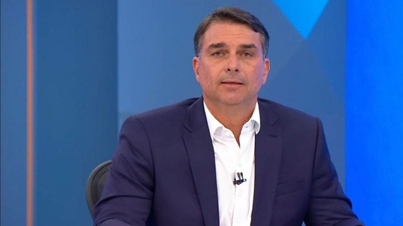 Flávio Bolsonaro participa de sabatina para as eleições de 2026