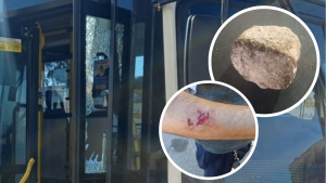 Imagem de ônibus com marcas de impacto e um detalhe ampliado mostrando pedra e ferimento no braço, em contexto de motorista de ônibus atingido por pedra em Campinas.