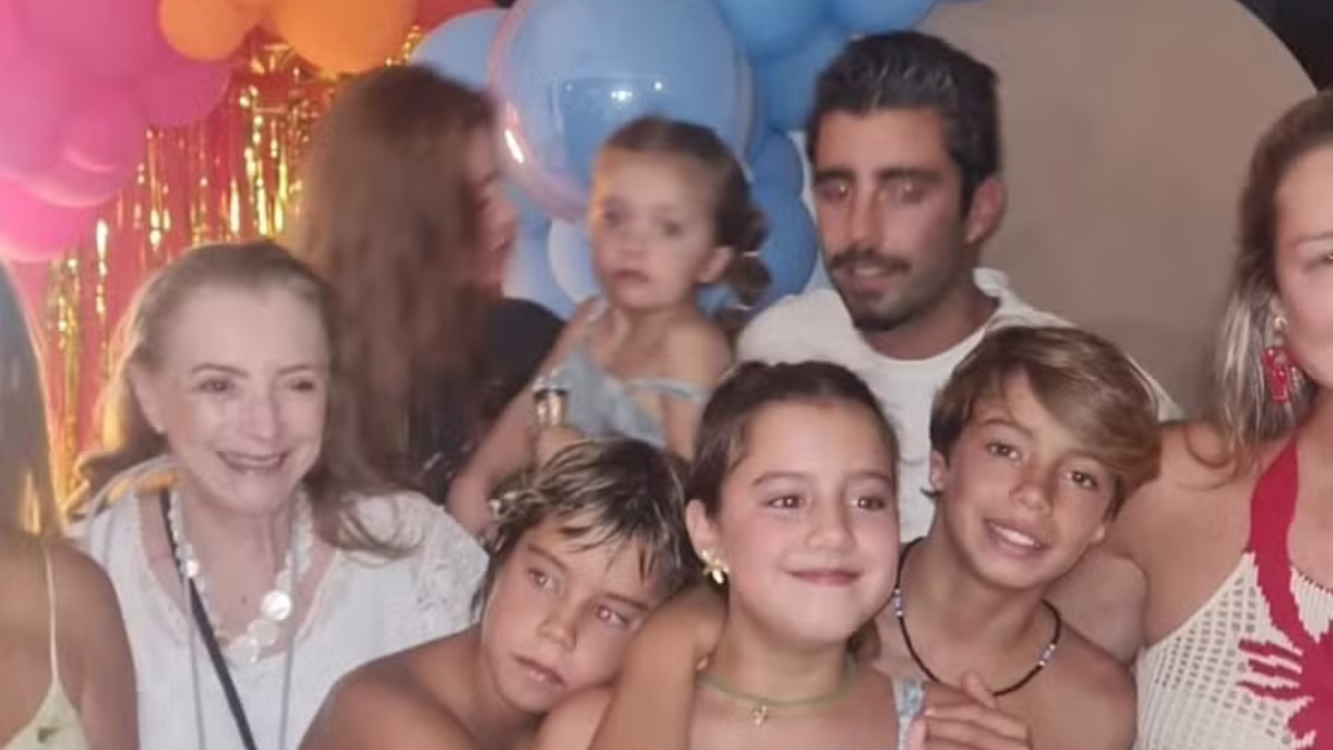 Luana Piovani, Scooby e Cintia Dicker se reúnem no aniversário de Bem e Liz