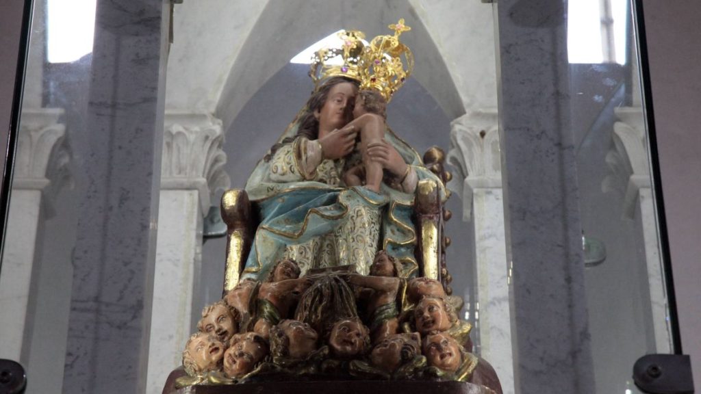 Dia de Nossa Senhora do Monte Serrat reúne centenas de pessoas