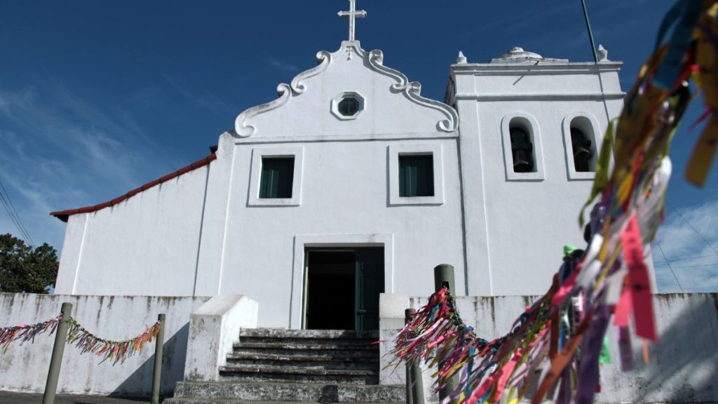 Capela de de Nossa Senhora do Monte Serrat reúne centenas de pessoas no dia da padroeira