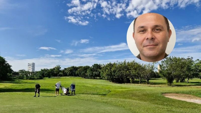 PM morto em São Vicente: policiais analisam imagens de câmeras enquanto investigam a morte de um policial reformado, com cenário externo em parque ao fundo e foto do suspeito em destaque.