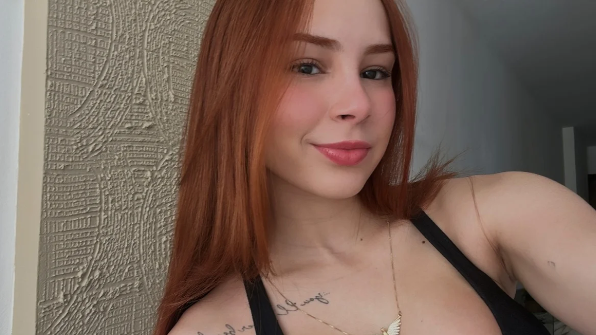 Tiktoker de 22 anos, morre após cirurgia de redução de mama; entenda o caso
